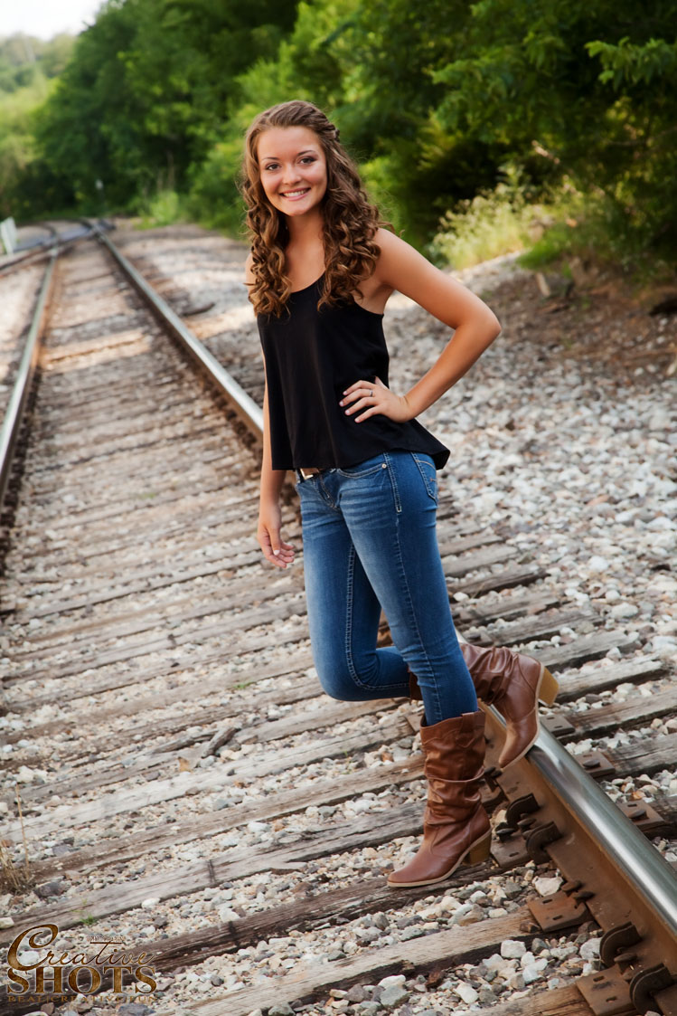 senior poses haylee mo portraits country railroad mycreativeshotsblog ozark creative seniors tracks